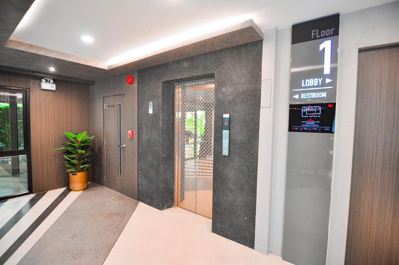 The S Block Condotel Ban Si Than Buitenkant foto